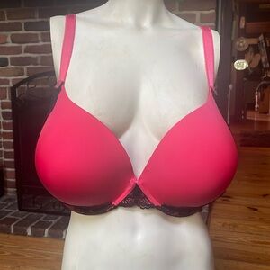 Torrid bra red with black lace size 48D new without tag